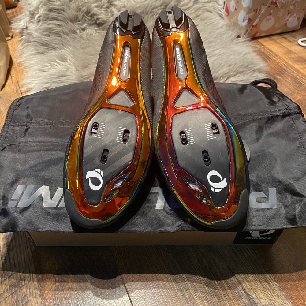 New in Box Pearl iZumi P.R.O. Leader v4 size 44.5